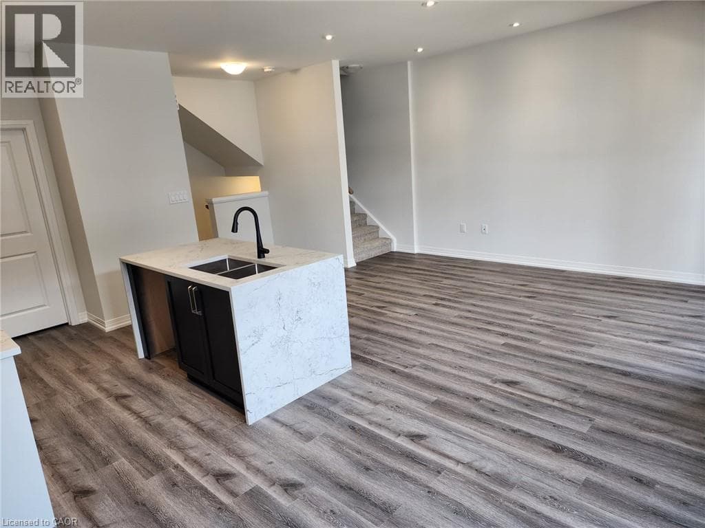 Townhouse for sale at 155 EQUESTRIAN Way Unit# 152, Briardean, Cambridge, Ontario, photo 4