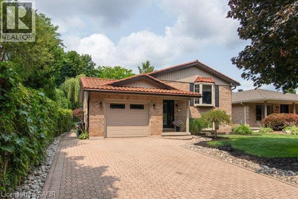 Detached for sale at 154 AMBLESIDE Court, Foxhunt, Waterloo, Ontario, photo 2