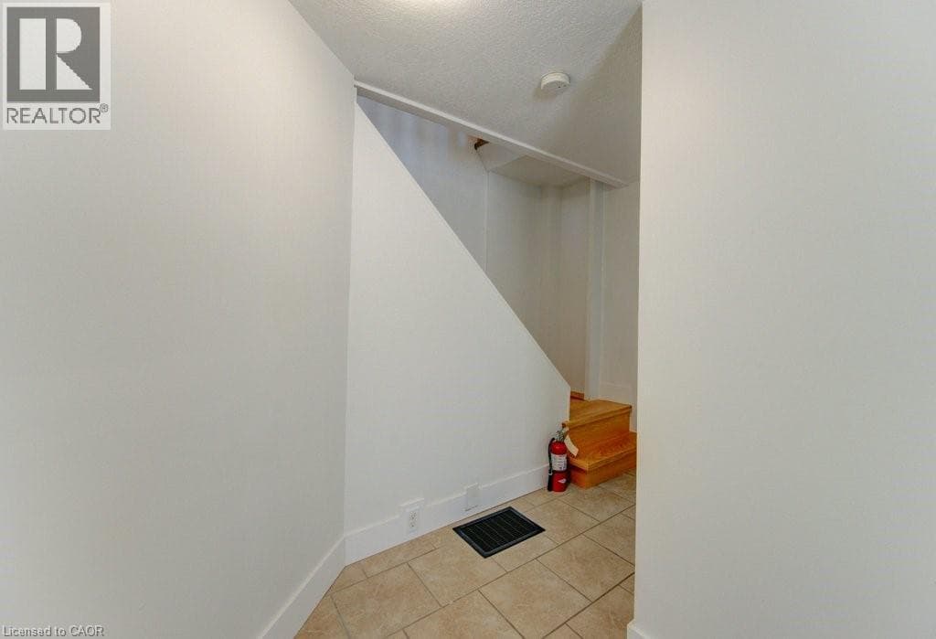 Multi-family for sale at 190 LANCASTER Street E, Central Frederick, Kitchener, Ontario, photo 4
