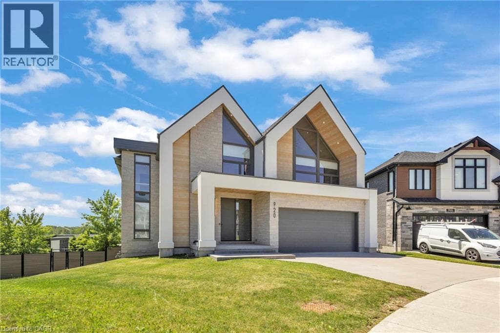 Detached for sale at 920 THOMAS PEDDER Court, Doon South, Kitchener, Ontario, photo 2