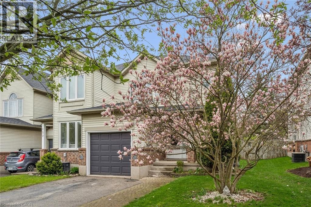 Townhouse for sale at 154 SHADOW WOOD Court, University Downs, Waterloo, Ontario, photo 2