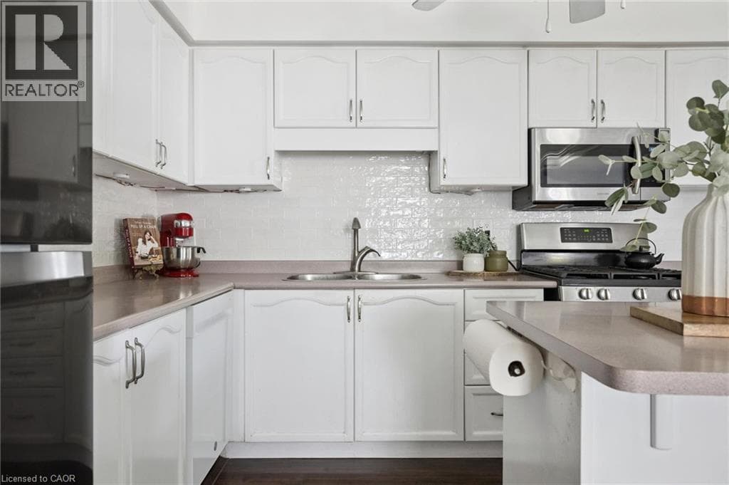 Townhouse for sale at 154 SHADOW WOOD Court, University Downs, Waterloo, Ontario, photo 9
