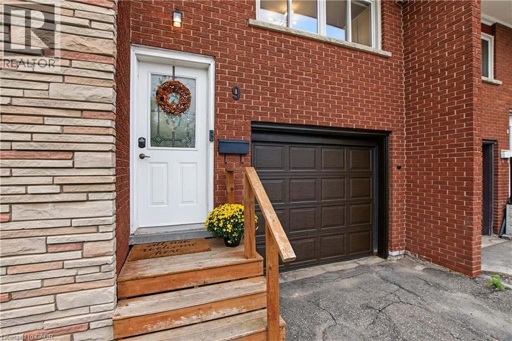 Townhouse for sale at 9 GREENBROOK Drive, Meinzinger Park-Lakeside, Kitchener, Ontario, photo 4
