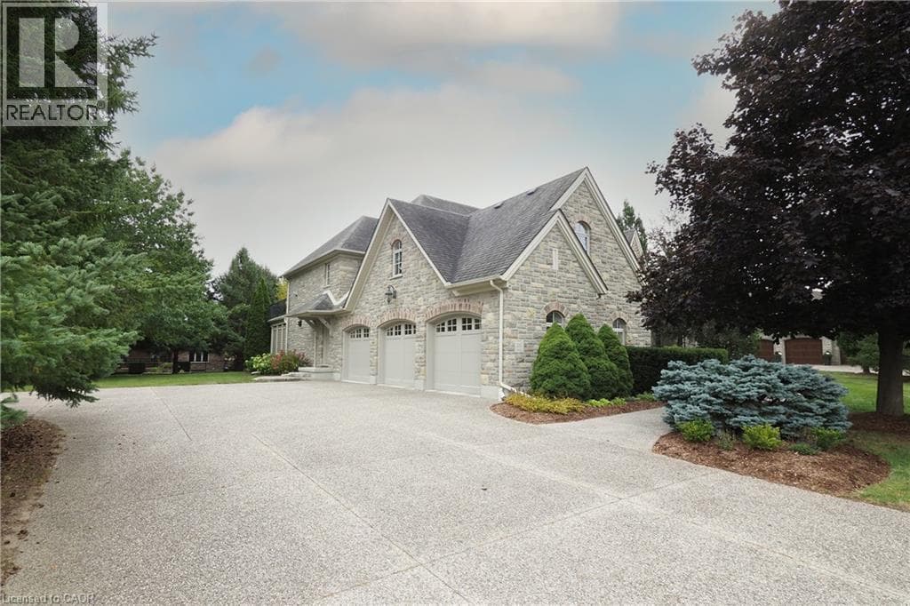 Detached for sale at 585 KIWANIS PARK Drive, Bridgeport North, Kitchener, Ontario, photo 2