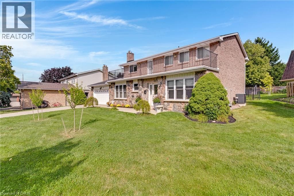 Detached for sale at 8 BLUE SPRUCE Court, Forest Heights, Kitchener, Ontario, photo 2