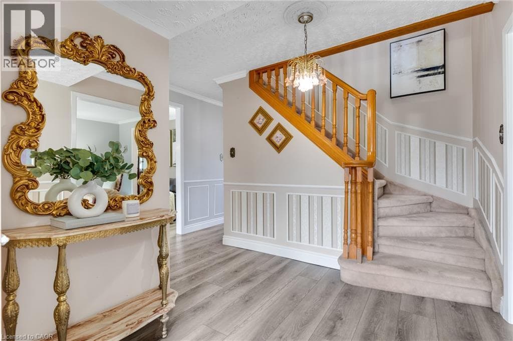 Detached for sale at 8 BLUE SPRUCE Court, Forest Heights, Kitchener, Ontario, photo 6