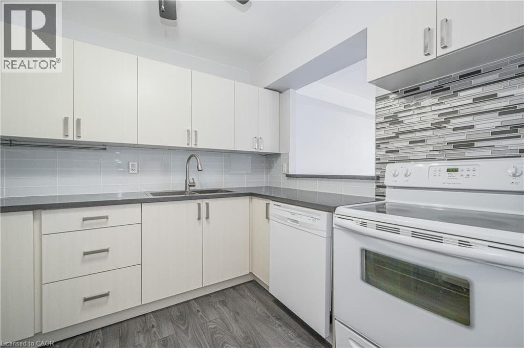 Apartment for sale at 18 HOLBORN Court Unit# 211, Stanley Park, Kitchener, Ontario, photo 2