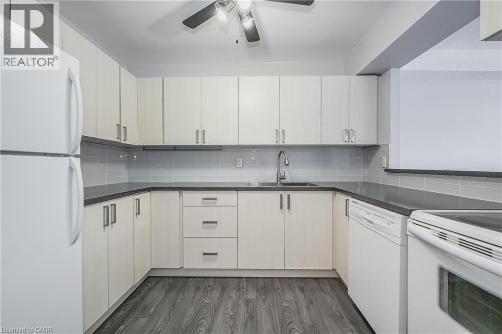 Apartment for sale at 18 HOLBORN Court Unit# 211, Stanley Park, Kitchener, Ontario, photo 3