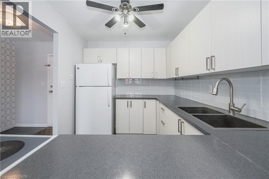 Apartment for sale at 18 HOLBORN Court Unit# 211, Stanley Park, Kitchener, Ontario, photo 4