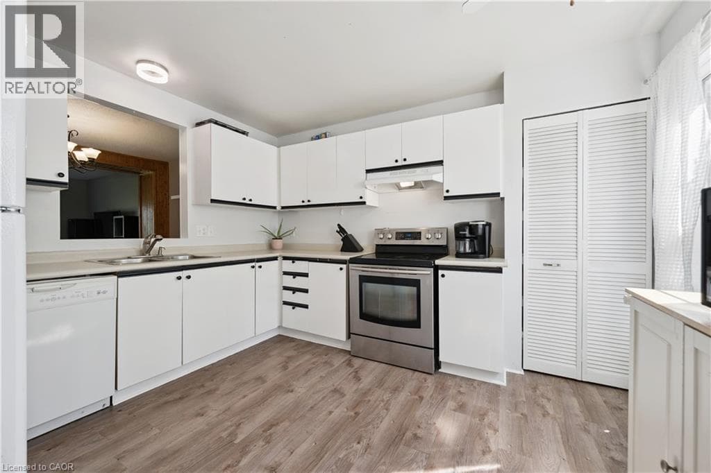 Townhouse for sale at 26 POPLAR Drive Unit# 39, Silverheights, Cambridge, Ontario, photo 4