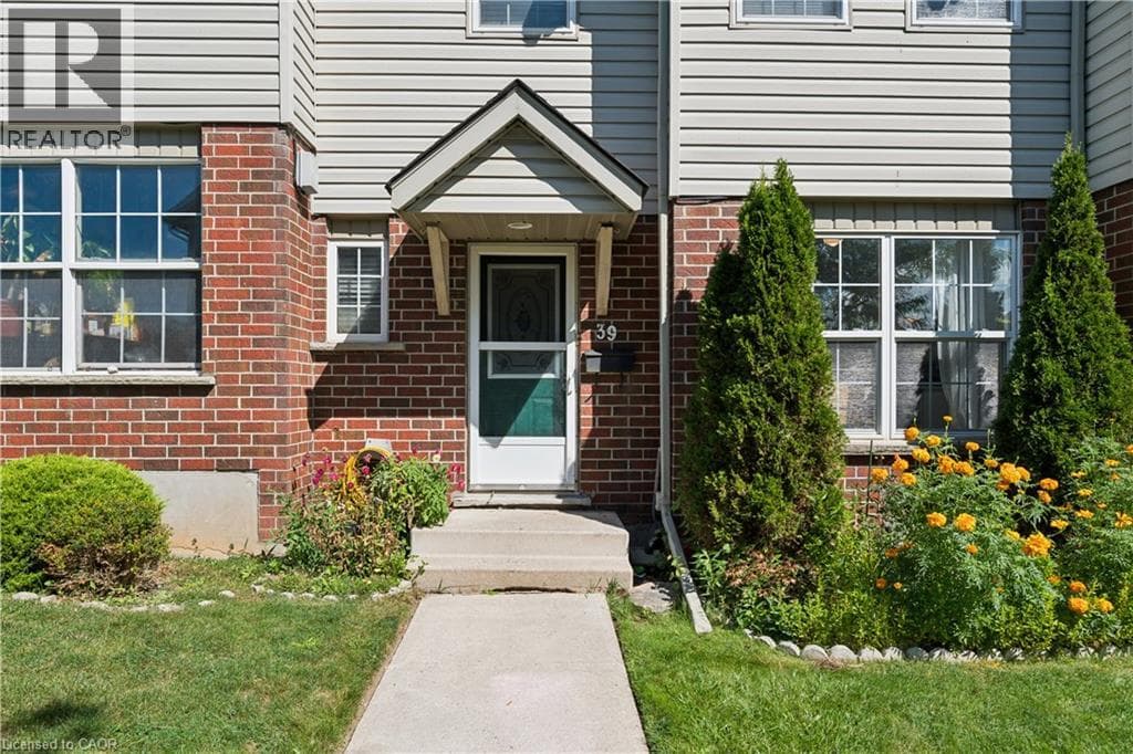 Townhouse for sale at 26 POPLAR Drive Unit# 39, Silverheights, Cambridge, Ontario, photo 3