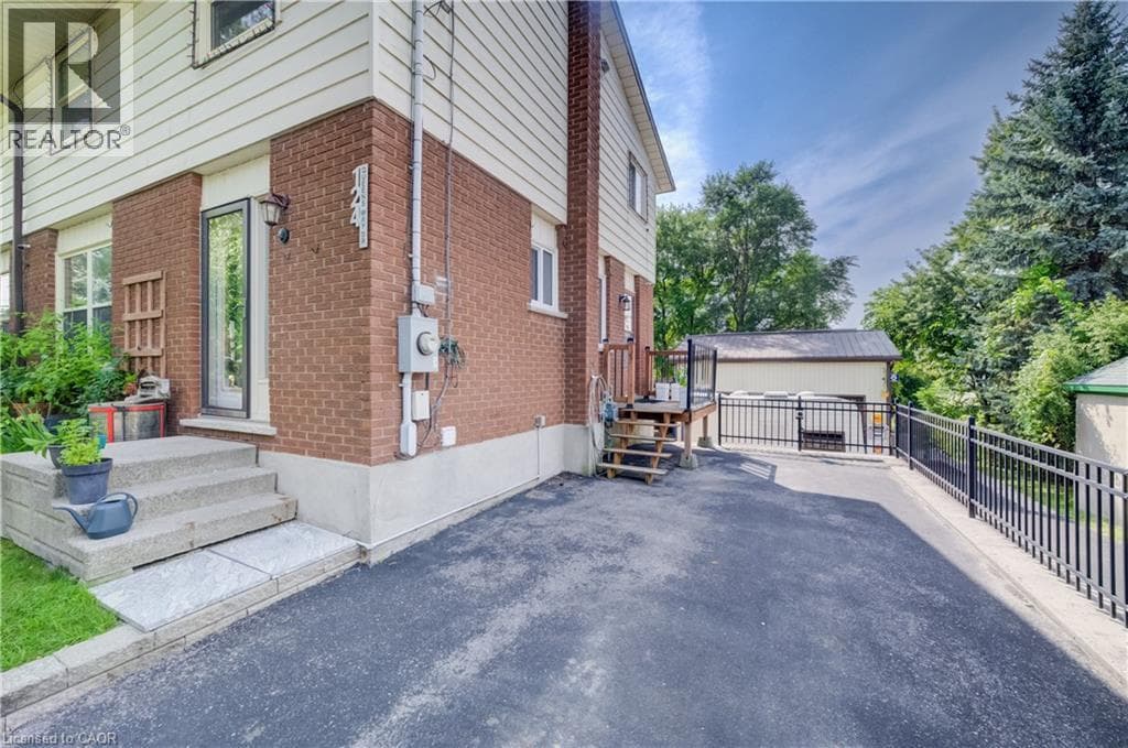 Semi-detached for sale at 124 QUEENSWAY Drive, St. Jacobs, Woolwich, Ontario, photo 2