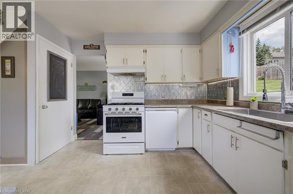 Semi-detached for sale at 124 QUEENSWAY Drive, St. Jacobs, Woolwich, Ontario, photo 9