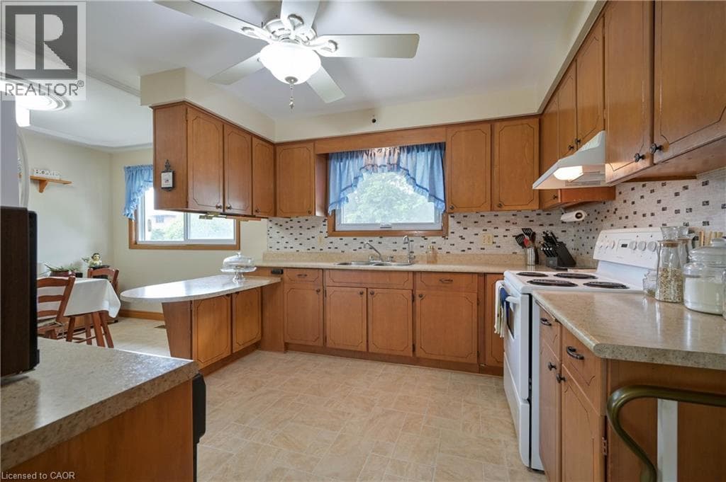 Detached for sale at 99 LORRAINE Avenue, Heritage Park, Kitchener, Ontario, photo 9
