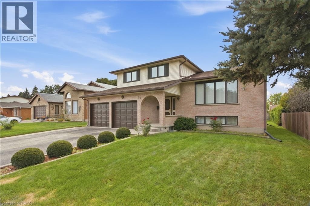 Detached for sale at 93 OLD CHICOPEE Drive, Stanley Park, Kitchener, Ontario, photo 2