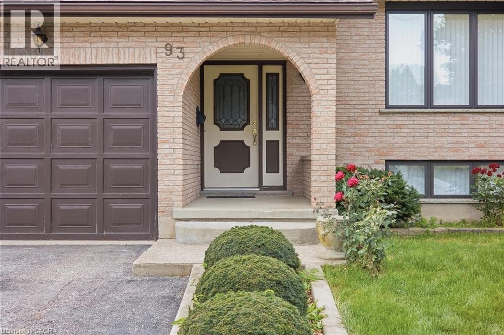 Detached for sale at 93 OLD CHICOPEE Drive, Stanley Park, Kitchener, Ontario, photo 3