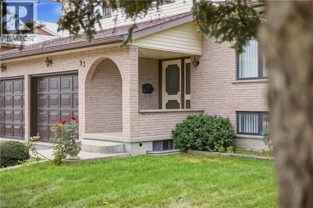 Detached for sale at 93 OLD CHICOPEE Drive, Stanley Park, Kitchener, Ontario, photo 4