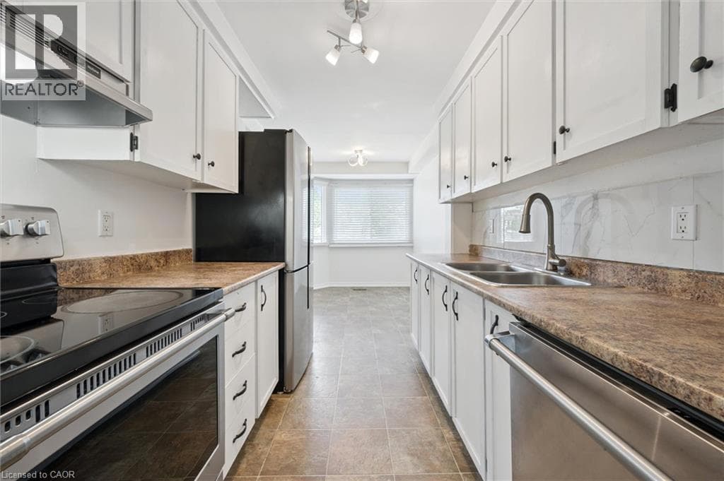 Townhouse for sale at 750 ERINBROOK Drive Unit# 2, Country Hills West, Kitchener, Ontario, photo 9