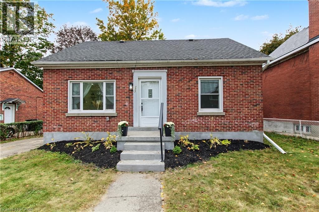 Detached for sale at 223 MARGARET Avenue, Mt. Hope Huron Park, Kitchener, Ontario, photo 4