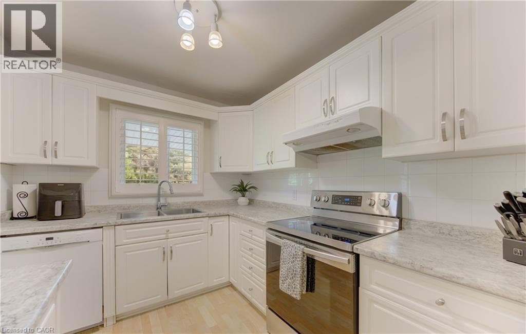 Detached for sale at 71 PINECREST Drive, Stanley Park, Kitchener, Ontario, photo 12