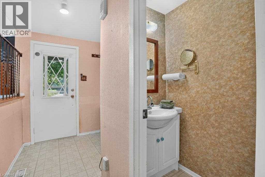 Detached for sale at 34 GLEN PARK Crescent, Forest Heights, Kitchener, Ontario, photo 6