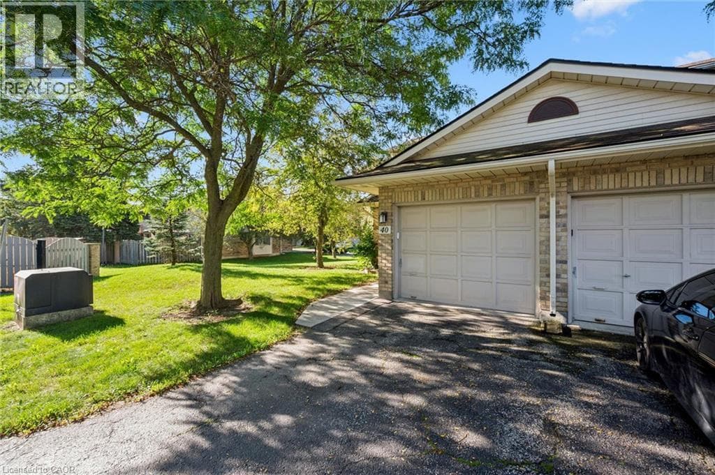 Townhouse for sale at 375 KINGSCOURT Drive Unit# 40, Foxhunt, Waterloo, Ontario, photo 2