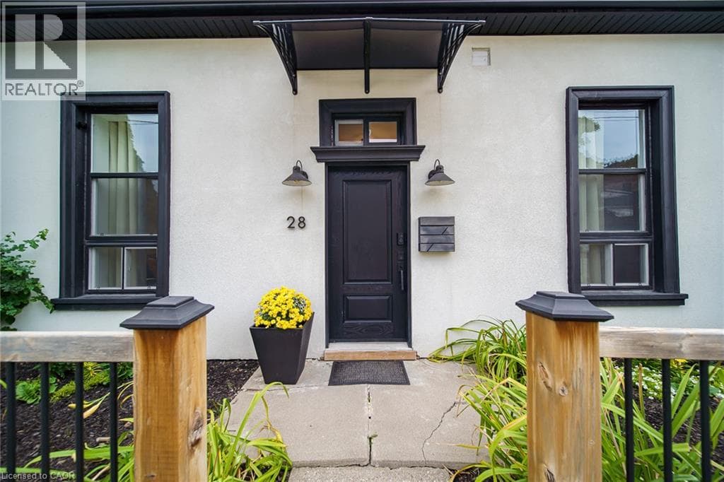 Detached for sale at 28 CAMBRIDGE Street, Downtown Galt, Cambridge, Ontario, photo 4
