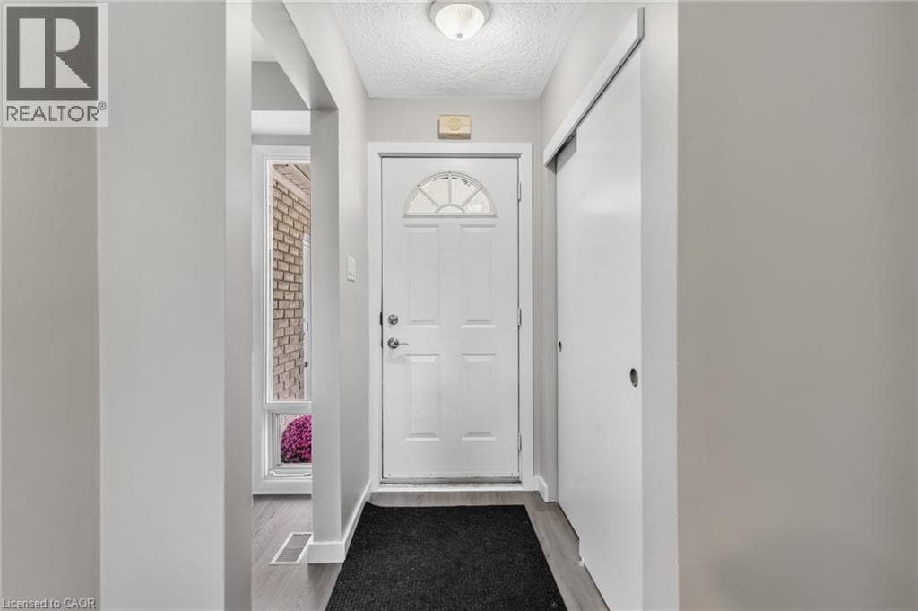 Townhouse for sale at 104 RALGREEN Crescent, Forest Hill, Kitchener, Ontario, photo 4