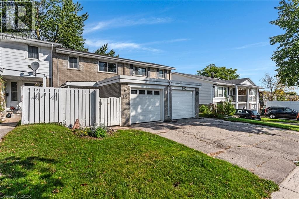 Townhouse for sale at 104 RALGREEN Crescent, Forest Hill, Kitchener, Ontario, photo 2