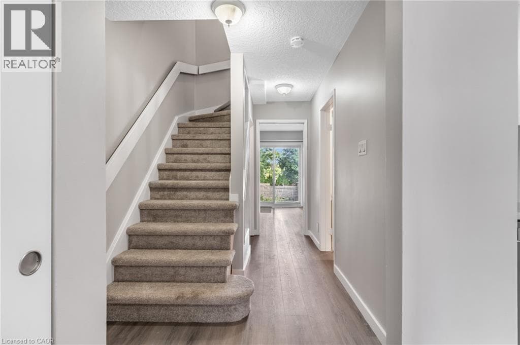 Townhouse for sale at 104 RALGREEN Crescent, Forest Hill, Kitchener, Ontario, photo 5