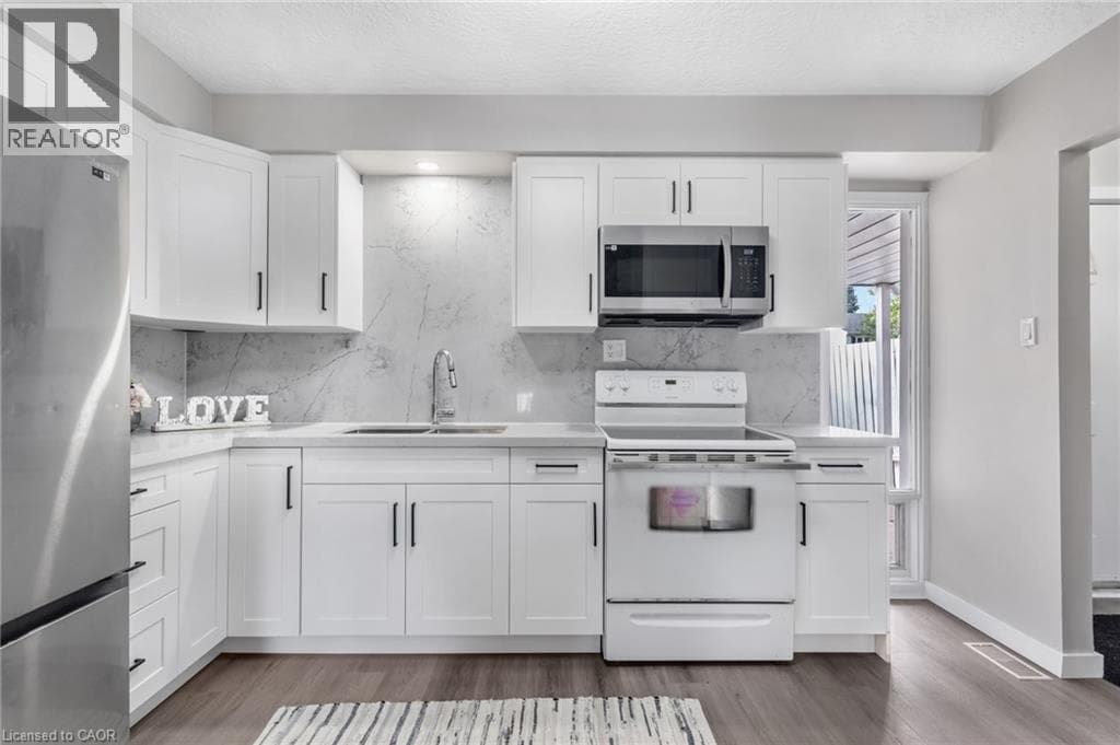 Townhouse for sale at 104 RALGREEN Crescent, Forest Hill, Kitchener, Ontario, photo 9