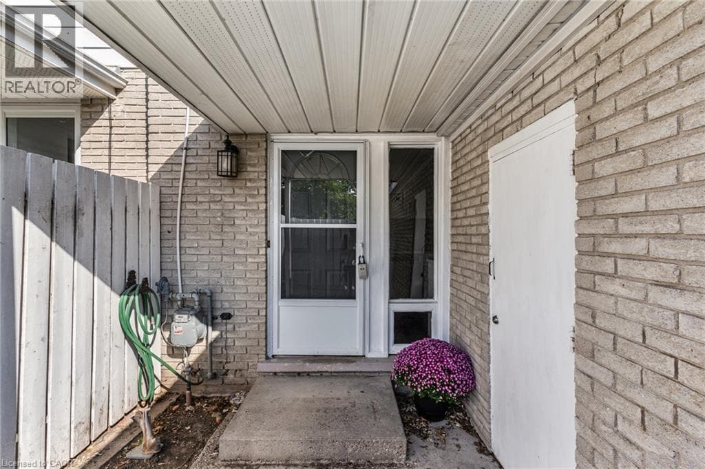 Townhouse for sale at 104 RALGREEN Crescent, Forest Hill, Kitchener, Ontario, photo 3