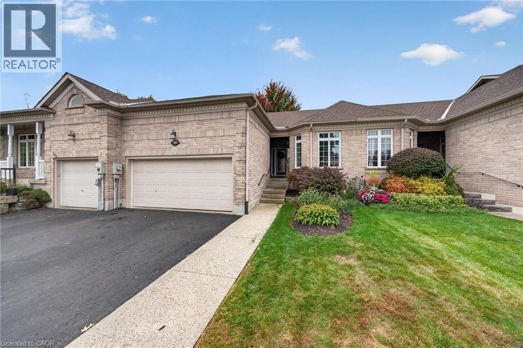 Townhouse for sale at 165 DOON MILLS Drive, Doon South, Kitchener, Ontario, photo 2