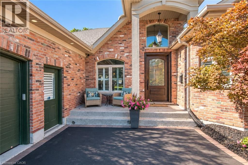Detached for sale at 504 PLEASANT BAY Court, Eastbridge, Waterloo, Ontario, photo 2