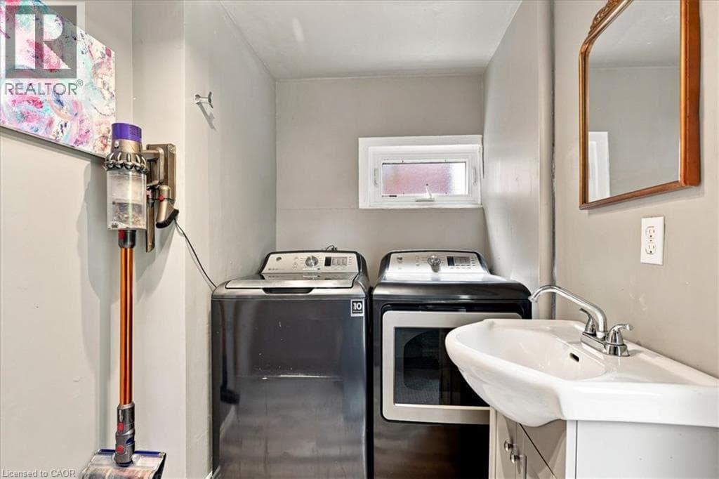 Detached for sale at 40 GUELPH Street, Mt. Hope Huron Park, Kitchener, Ontario, photo 14