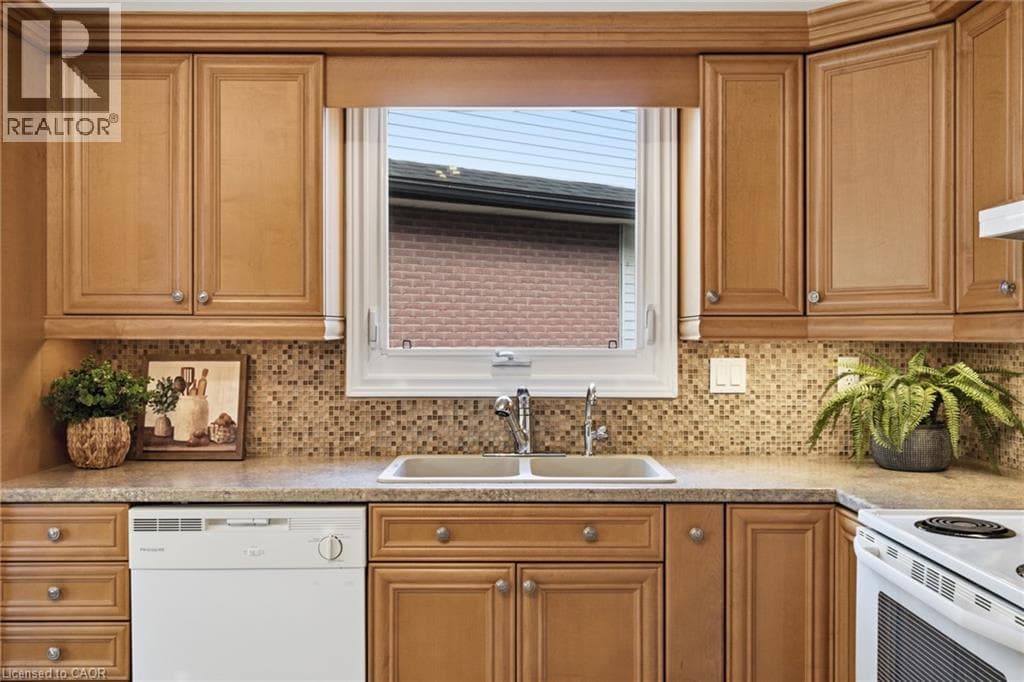 Detached for sale at 22 RIPLEY Crescent, Forest Heights, Kitchener, Ontario, photo 17
