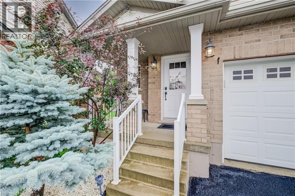 Detached for sale at 521 SNOWDROP Court, Laurentian West, Kitchener, Ontario, photo 4