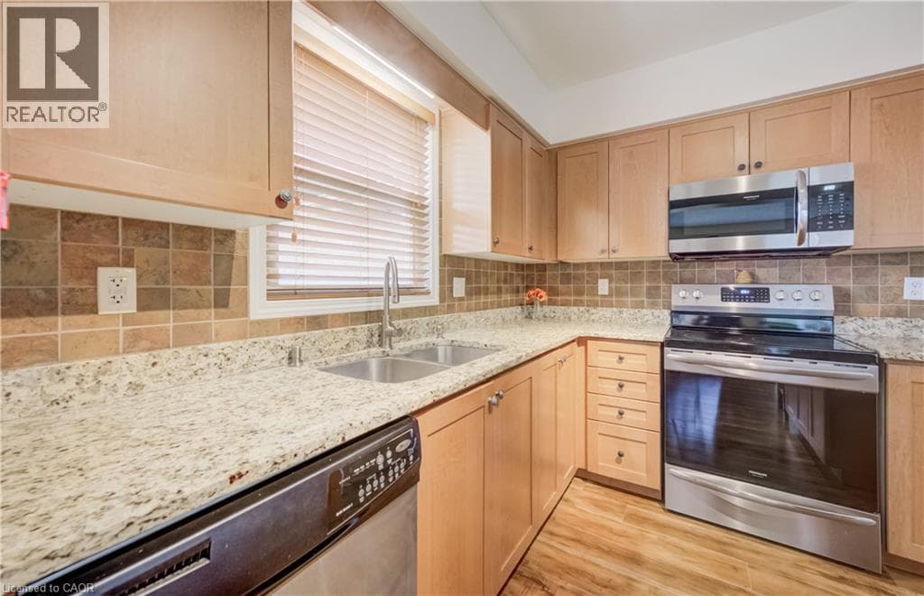 Detached for sale at 521 SNOWDROP Court, Laurentian West, Kitchener, Ontario, photo 8