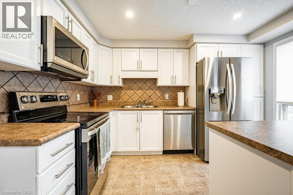 Townhouse for sale at 41 MADELEINE Street, Huron Park, Kitchener, Ontario, photo 7