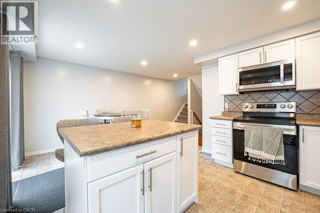Townhouse for sale at 41 MADELEINE Street, Huron Park, Kitchener, Ontario, photo 9