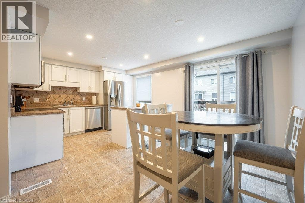 Townhouse for sale at 41 MADELEINE Street, Huron Park, Kitchener, Ontario, photo 6
