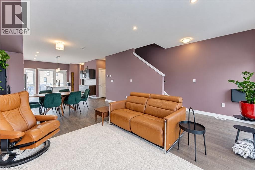 Townhouse for sale at 15 BENNINGER Drive, Laurentian West, Kitchener, Ontario, photo 4