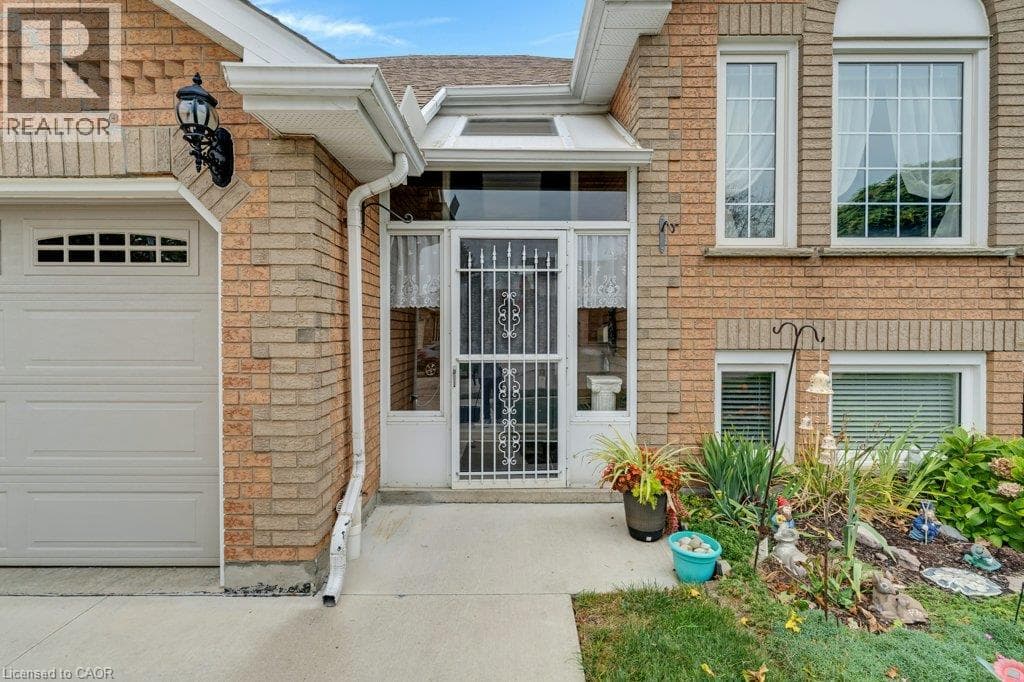 Detached for sale at 94 DAWN Crescent, Silverheights, Cambridge, Ontario, photo 2