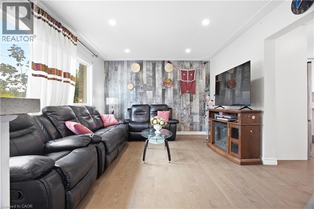 Semi-detached for sale at 10 JEAN Avenue, Chicopee, Kitchener, Ontario, photo 4