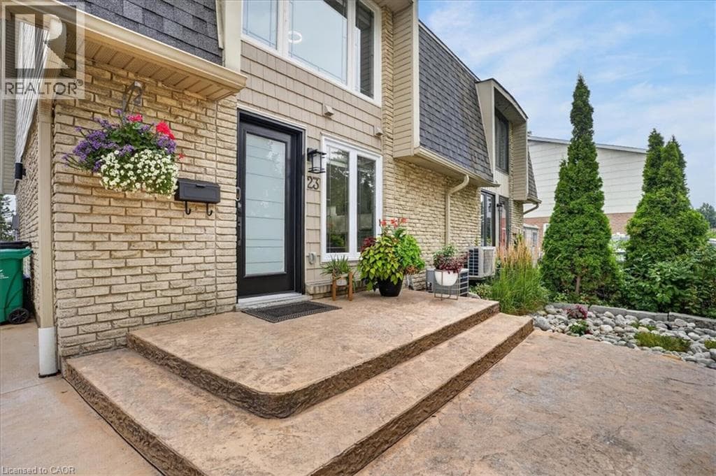 Semi-detached for sale at 23 BRIAR KNOLL Drive, Laurentian Hills, Kitchener, Ontario, photo 4