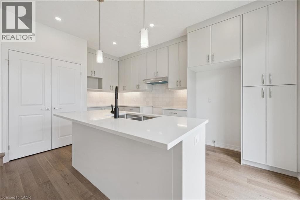 Detached for sale at 451 BENNINGER Street, Laurentian West, Kitchener, Ontario, photo 12