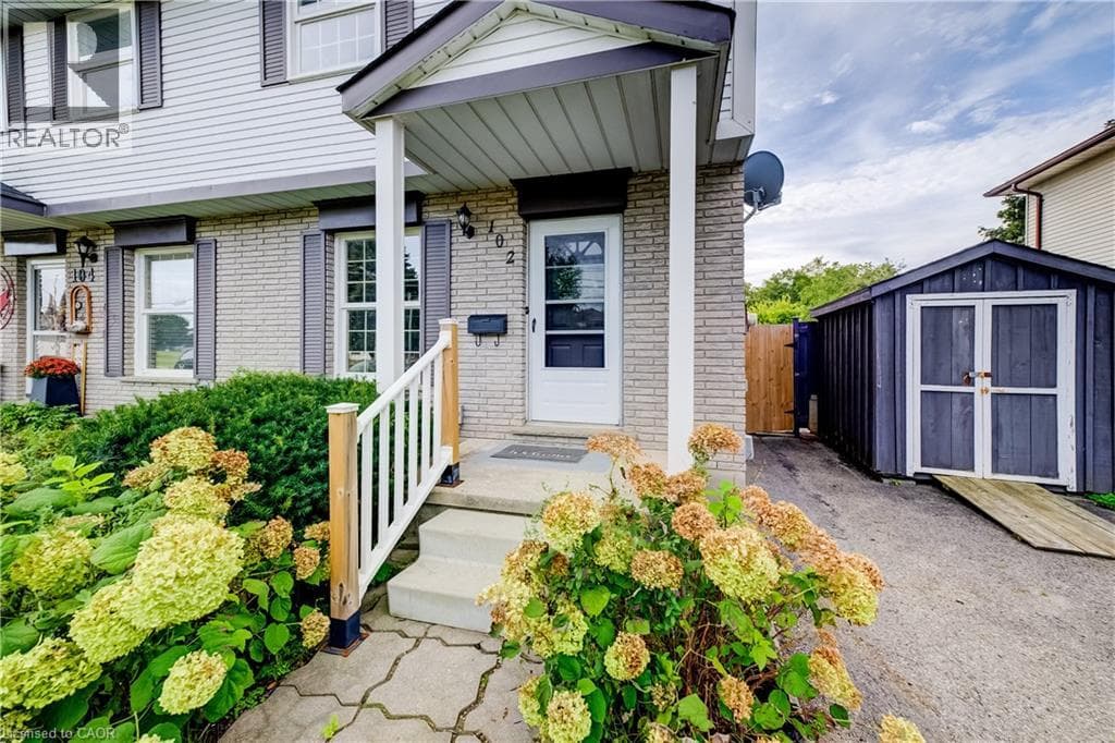Semi-detached for sale at 102 BLOOMINGDALE Road N, Bridgeport East, Kitchener, Ontario, photo 3