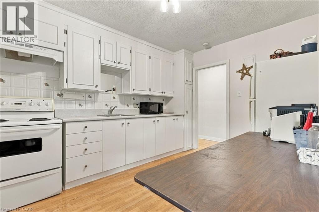 Multi-family for sale at 115 ROXBOROUGH Avenue, St. Marys, Kitchener, Ontario, photo 9