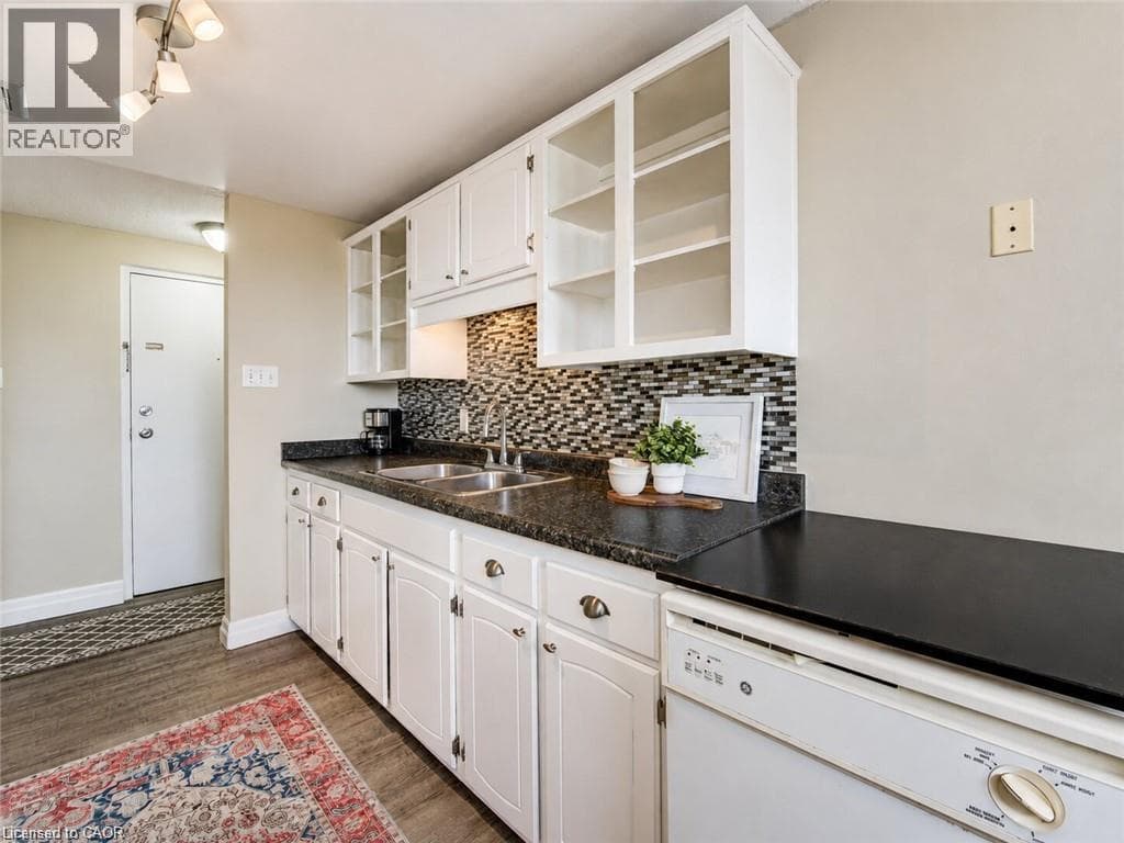 Apartment for sale at 4 AVALON Place Unit# 303, Meinzinger Park-Lakeside, Kitchener, Ontario, photo 10