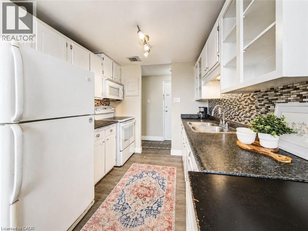 Apartment for sale at 4 AVALON Place Unit# 303, Meinzinger Park-Lakeside, Kitchener, Ontario, photo 9